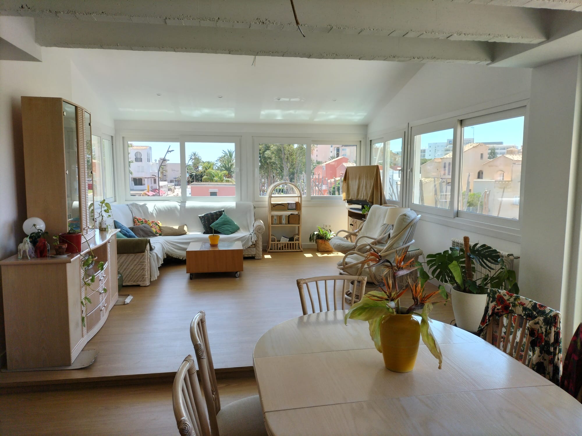 Salón con ventanas nuevas